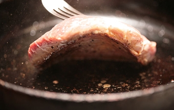 перевіряємо ступінь готовності стейка