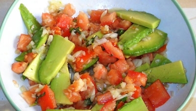 маса з овочів і авокадо