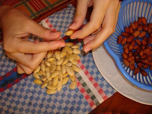 очищаємо мигдаль