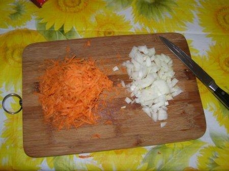 натираємо моркву
