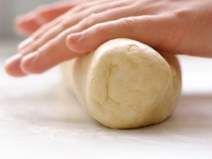 розкачуємо тісто