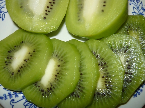 Ріжемо тонкими кружечками ківі