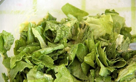 Моєму листя салату