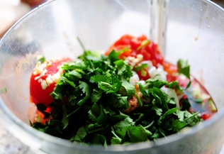 додаємо в блендер кінзу