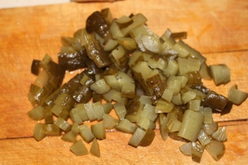 консервовані огірки Нарізаємо кубиками