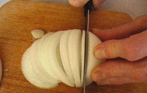 ріжемо ріпчасту цибулю