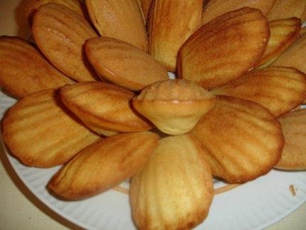 Подаємо ароматне печиво Мадлен