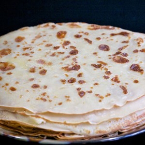 млинці на тарілці