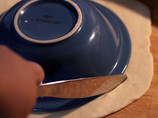 вирізаємо кружечки з тіста