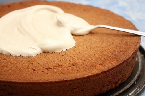 покриваємо остиглий пиріг глазур'ю