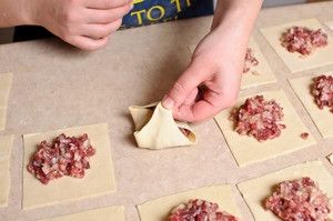 з'єднуємо залишилися протилежні краї квадратика