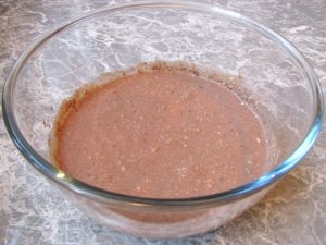 Змішуємо масло, згущене молоко і какао