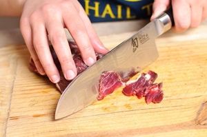 нарізаємо на шматочки баранину