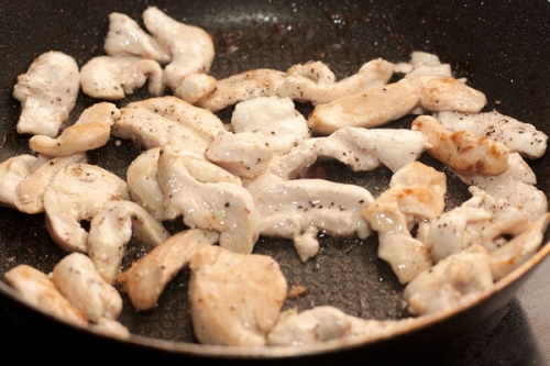 додаємо куряче філе