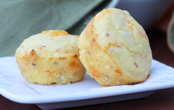 закусочні мафіни з сиром, кукурудзою і тунцем