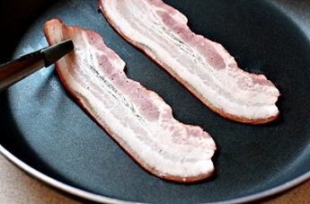 Обсмажуємо бекон