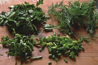 Дрібно рубаємо зелень