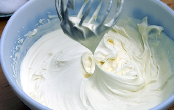 збиваємо всі компоненти для крему