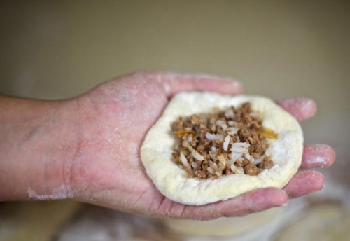 тісто з фаршем