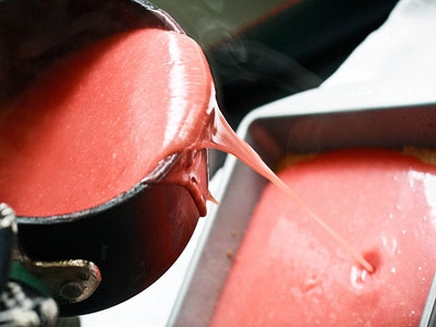 форма з полуничною масою