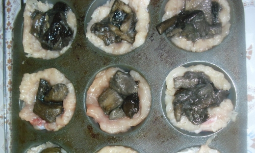 викладаємо гриби на фарш