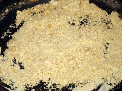 пасеруємо муку для соусу