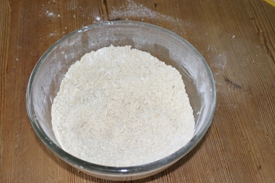 перемішуємо борошно з вершковим маслом