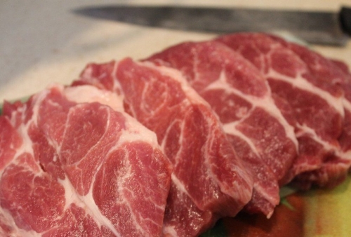 нарізаємо м'ясо