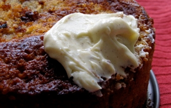 обмазуємо банановий пиріг глазур'ю