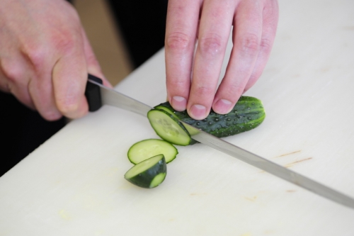 огірок Нарізаємо для декору