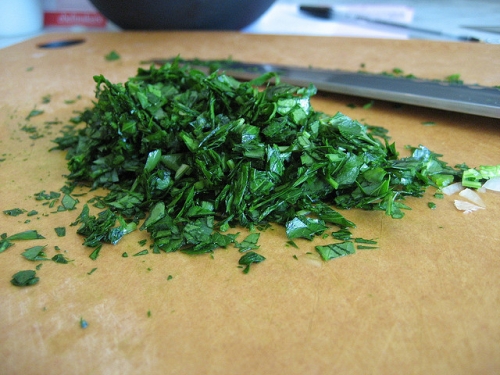подрібнюємо петрушку
