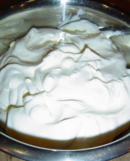 готуємо крем №2-сметана+цукор