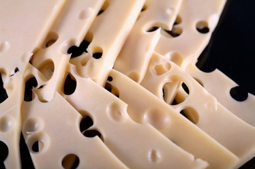 нарізаємо сир скибочками