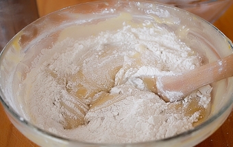 замішуємо тісто