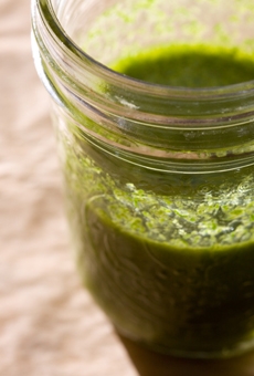 пісна оливкова заправка для салатів у пляшці