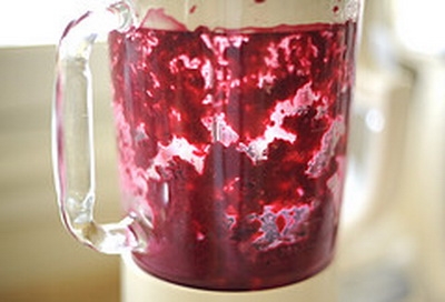 подрібнюємо буряк в блендері