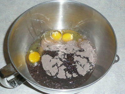 яйця з сухими інгредієнтами