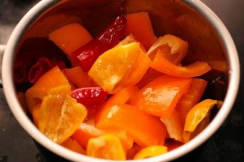 Укладаємо інгредієнти в блендер