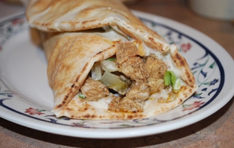 загортаємо начинку на лаваш