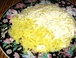 робимо перший шар з картоплі