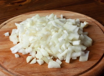 нарізаємо лук