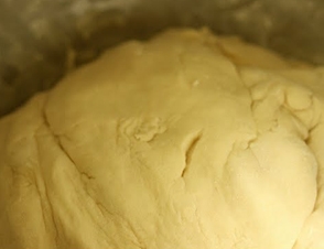 тісто має бути гладким і пружним