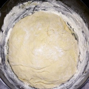 тісто в мисці