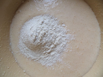борошно в мисці