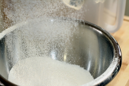 просіваємо борошно