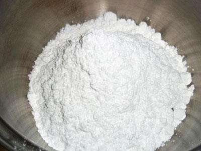 миска з цукровою пудрою