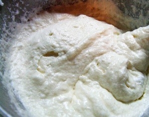 з'єднуємо білки і жовтки