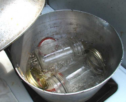 Крок 2: стерилізуємо банки.