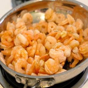 креветки на сковороді