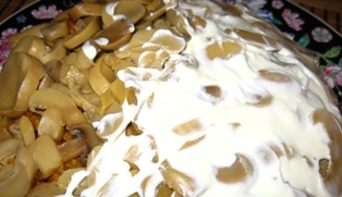 четвертим шаром кладемо печериці